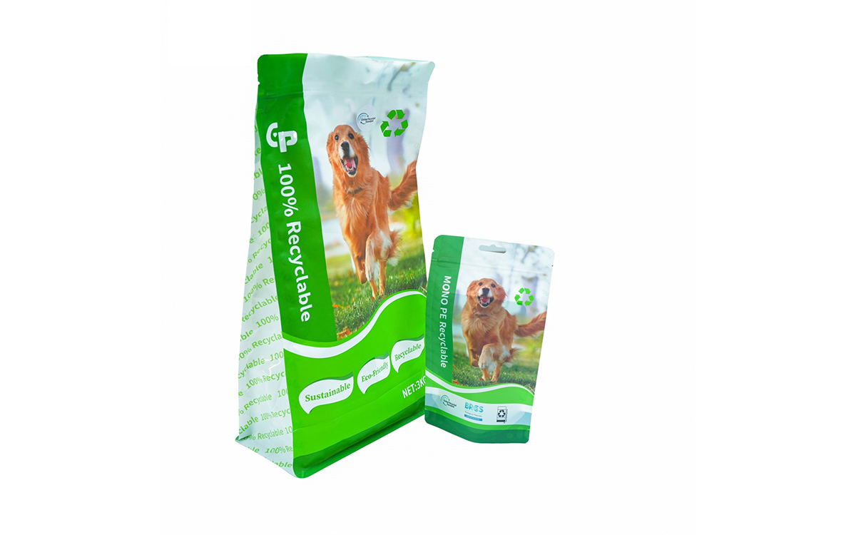 Embalagem de alimentos para animais sustent&aacute;veis ​​e ecol&oacute;gicos com s&iacute;mbolo recicl&aacute;vel e design verde